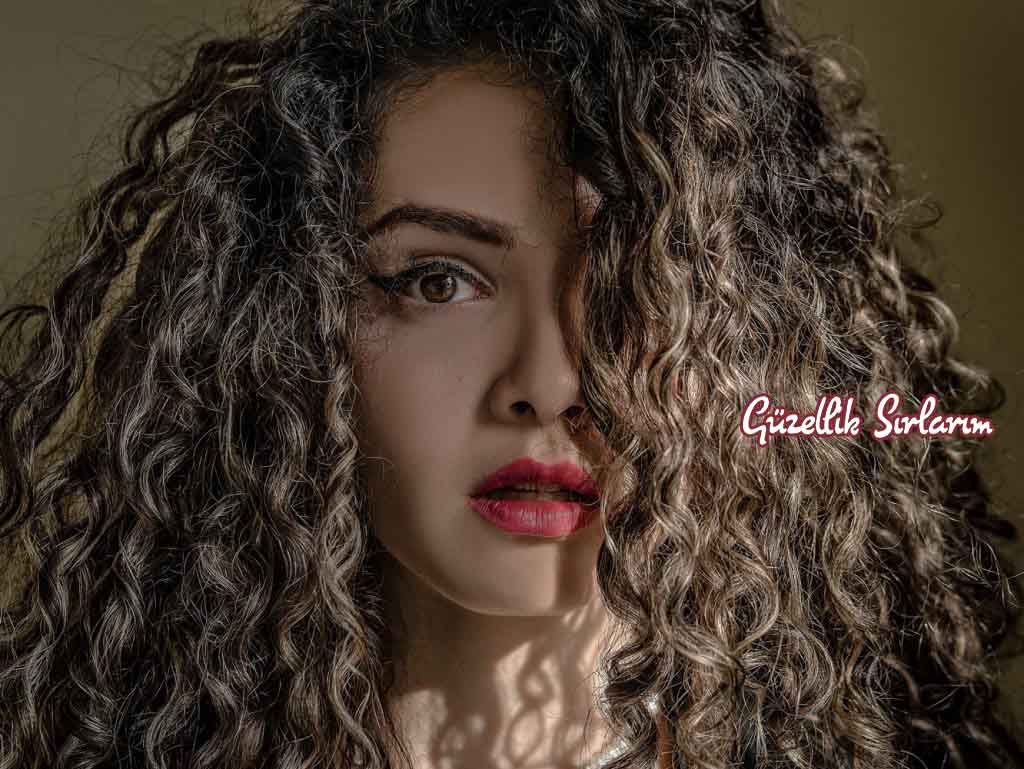 Kıvırcık Saç Bakımı Nasıl Yapılır